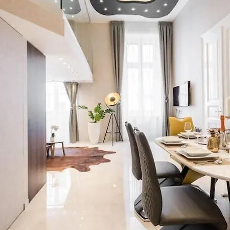 Luxurious 3-bedroom In The Center Апартаменты *