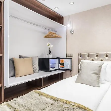 Апартаменты Luxurious 3-bedroom In The Center *