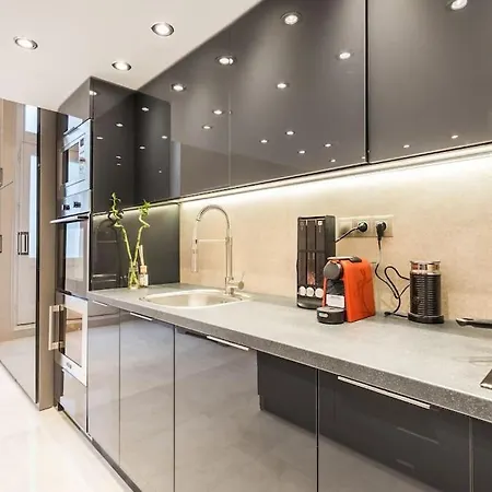 Апартаменты Luxurious 3-bedroom In The Center Будапешт