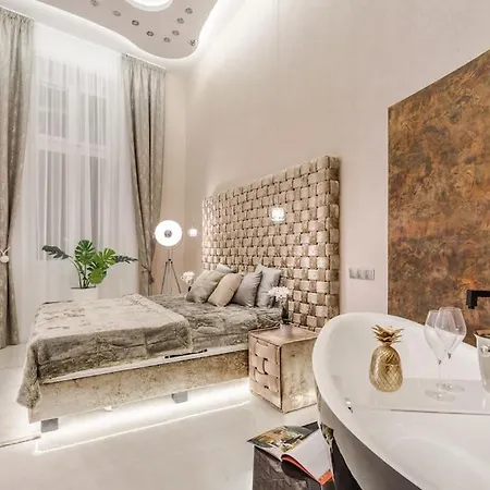 Luxurious 3-bedroom In The Center