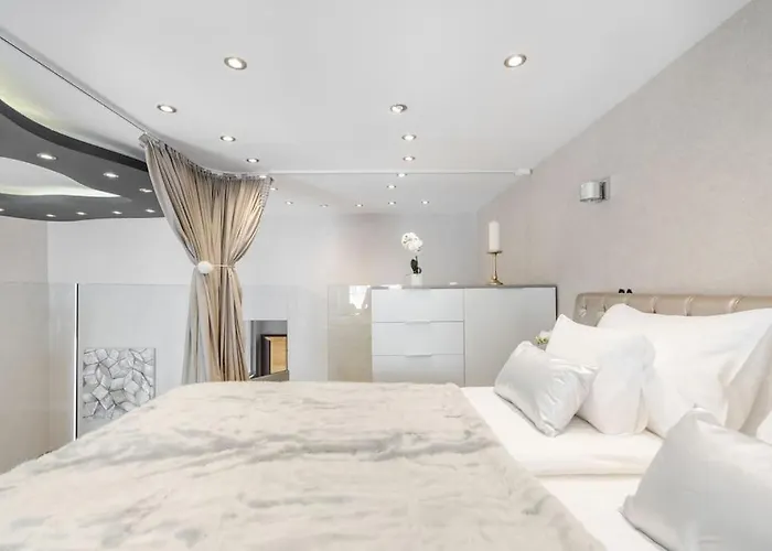 Luxurious 3-bedroom In The Center Apartmán *