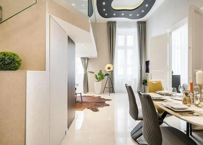 Luxurious 3-bedroom In The Center Apartmán *