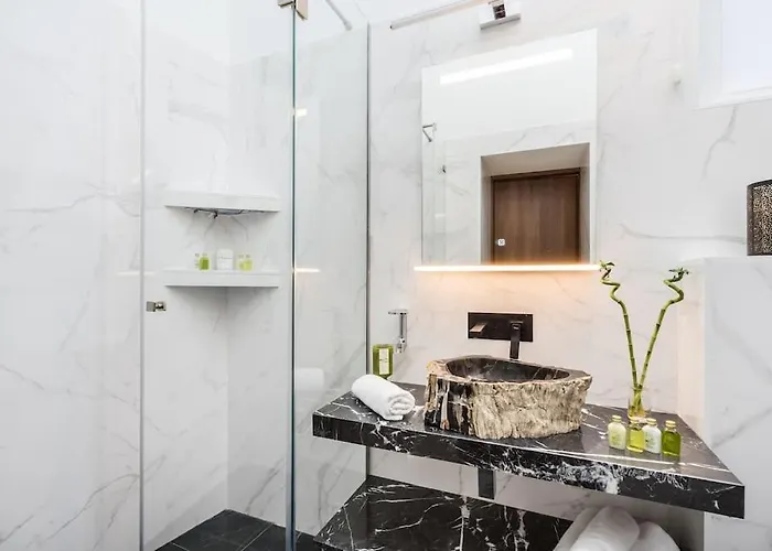 Luxurious 3-bedroom In The Center
