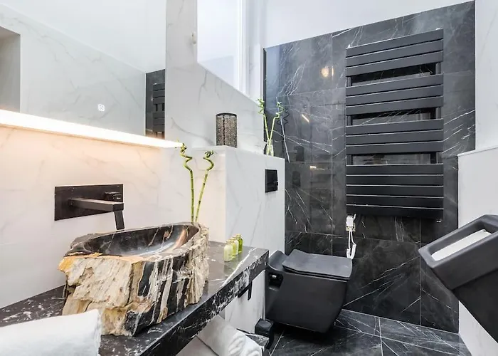 Luxurious 3-bedroom In The Center