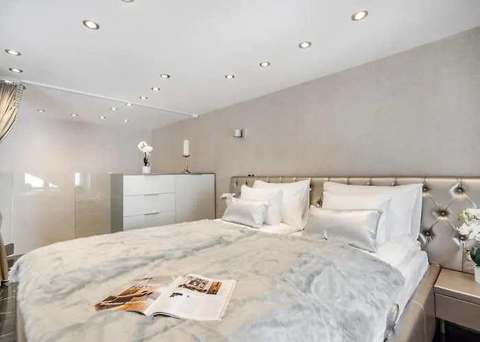 Luxurious 3-bedroom In The Center *
