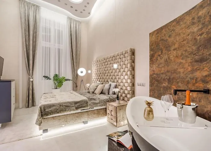 Luxurious 3-bedroom In The Center