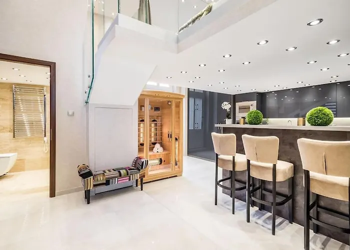 Luxurious 3-bedroom In The Center Apartmán *