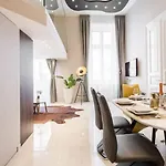 Luxurious 3-bedroom In The Center Apartmán *
