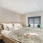 Apartmán Luxurious 3-bedroom In The Center *