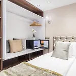 Apartmán Luxurious 3-bedroom In The Center *