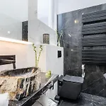 Luxurious 3-bedroom In The Center