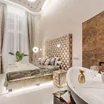 Luxurious 3-bedroom In The Center